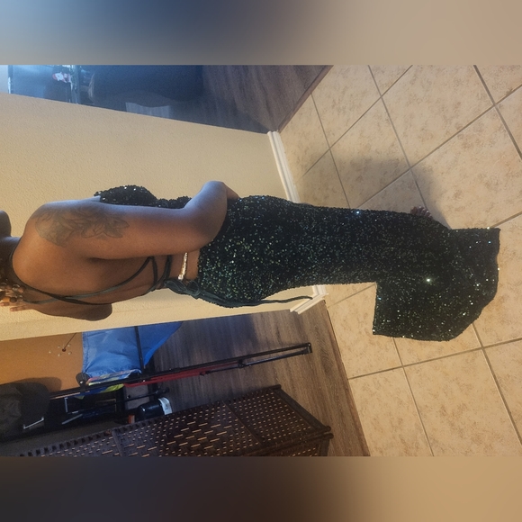 Green Sequence (video)never worn new evening dress. - Picture 5 of 10